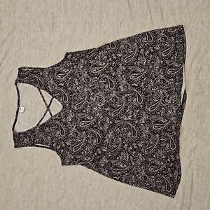 Old Navy Women's Tank - Black and White Floral - Size Large